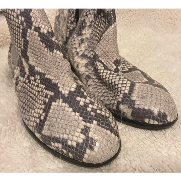 Munro Snakeskin Print Cate Side Zip Leather Ankle Boots Sz 9M Grey and Black NWT - Picture 3 of 8